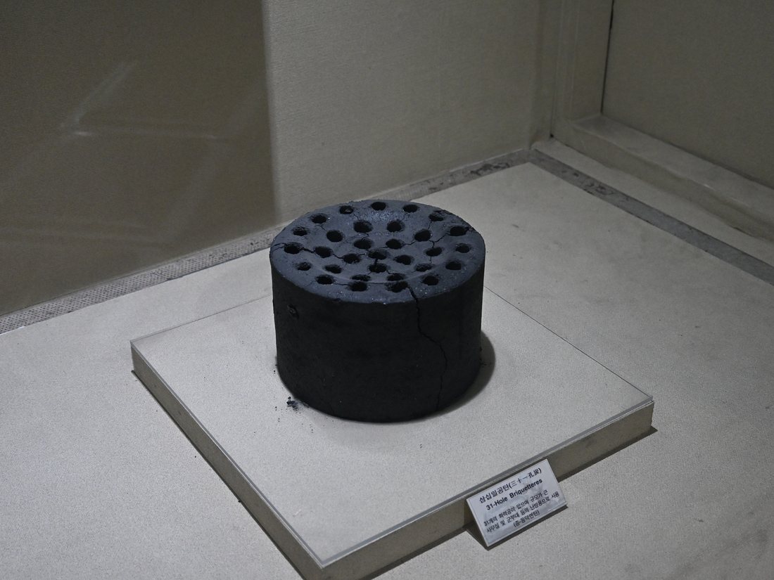 Uniform charcoal briquettes